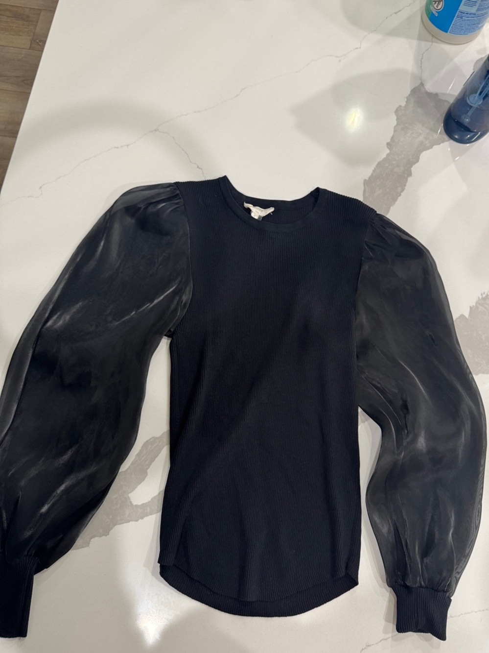 Black Entro Puff-Sleeve Women's Top
